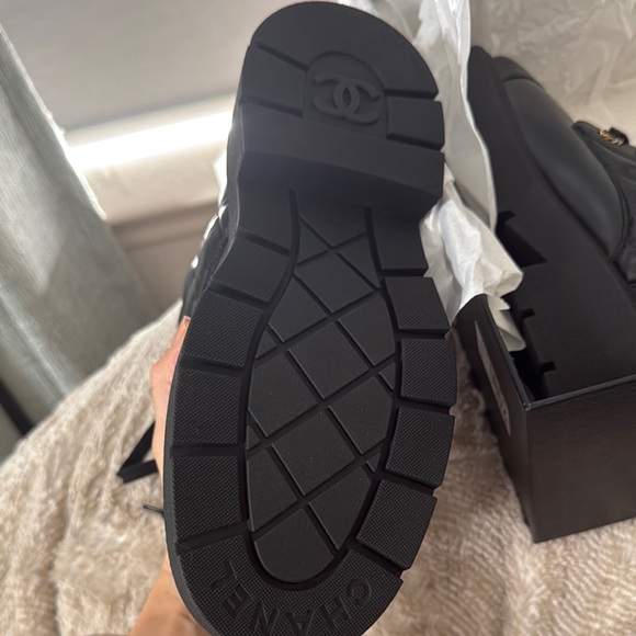 CHANEL Lambskin & Calfskin Combat Boots/Glossy Leather - Picture 6 of 9